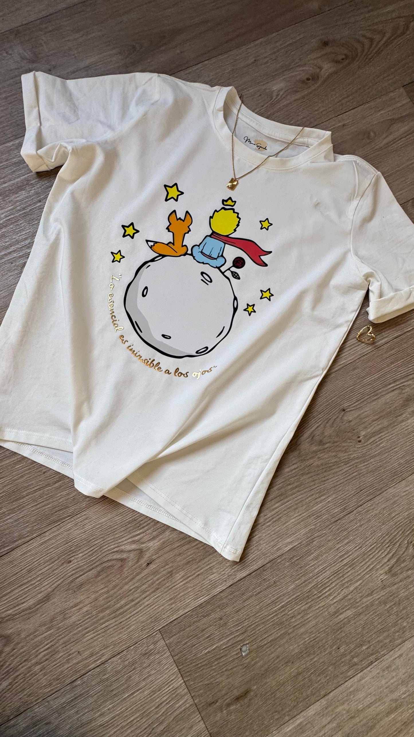 CAMISETA LO ESENCIAL ES INVISIBLE
