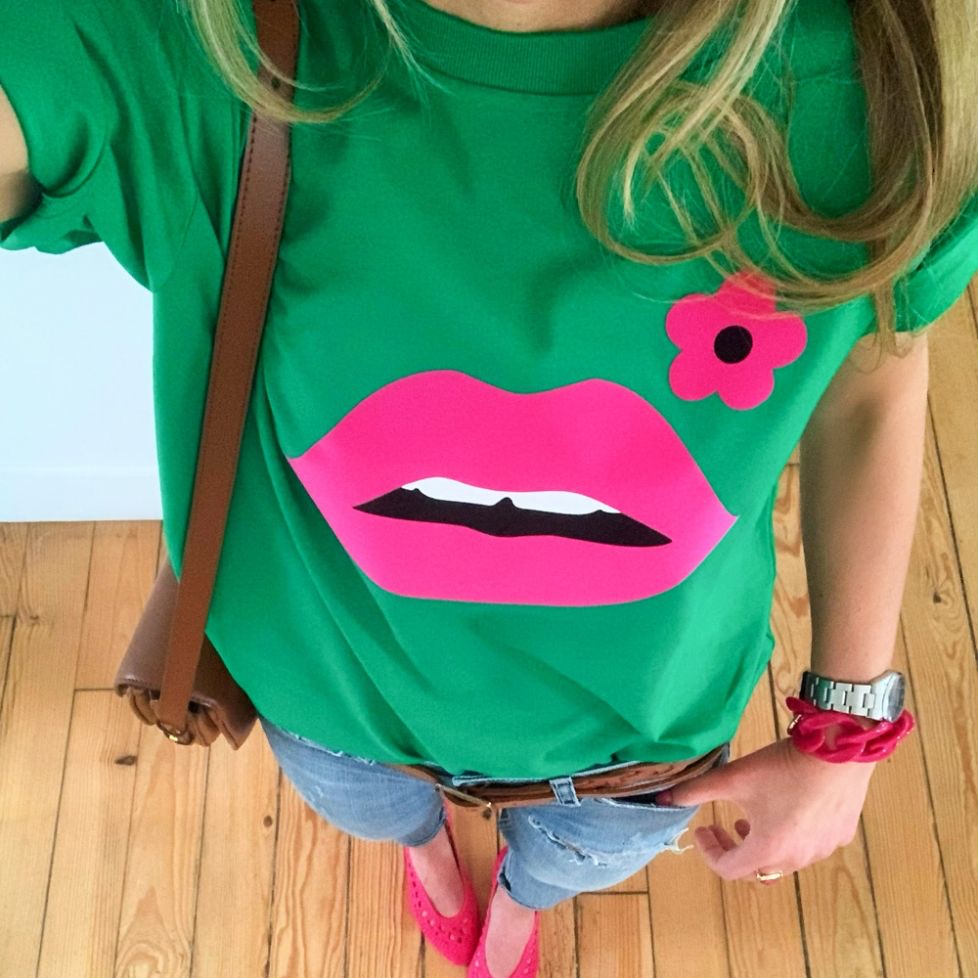 CAMISETA BESO FLORAL