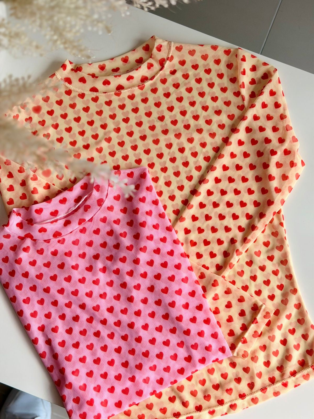 TOP MESH LOVE IS IN THE AIR