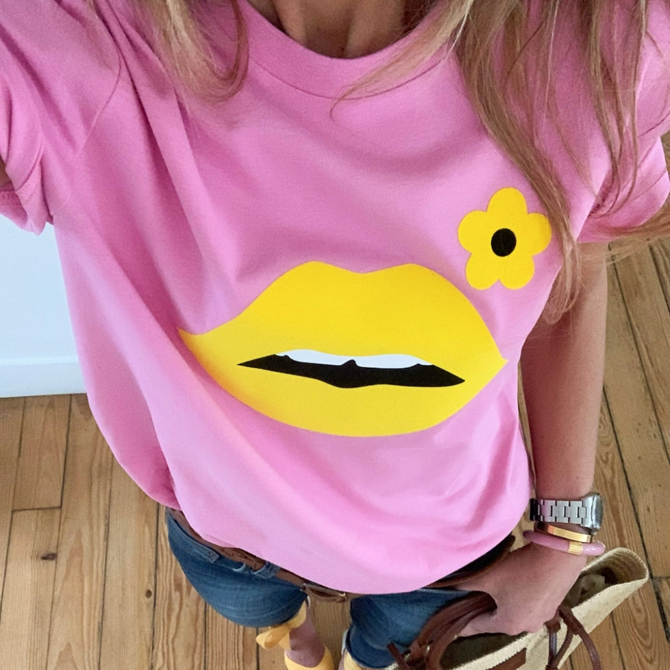CAMISETA BESO FLORAL