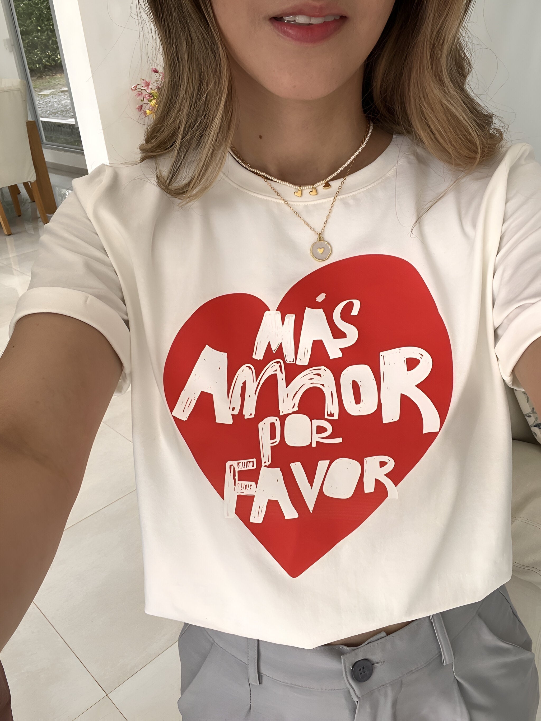 CAMISETA MAS AMOR POR FAVOR (GRAFFITI)