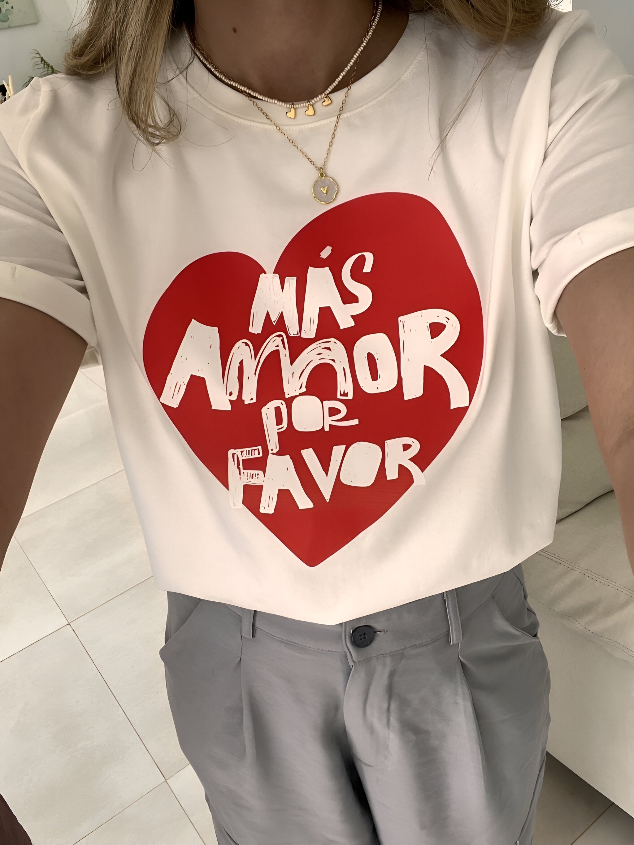 CAMISETA MAS AMOR POR FAVOR (GRAFFITI)